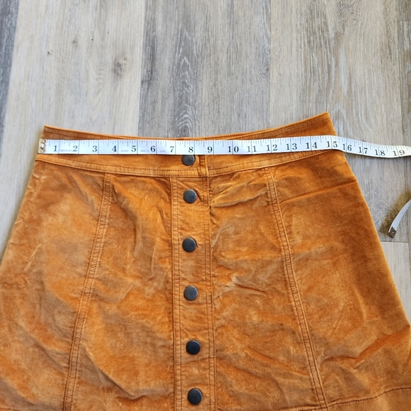 Velveteen A-Line Mini Skirt Button-Front Edition - Picture 6 of 14